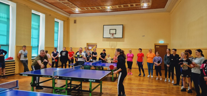 No 1.- 9. jūnijam galda tenisa treniņgrupas aizvadīja dienas nometni savās treniņu vietās.  Rucavā notika vecāku diena ar kopīgu bērnu, vecāku spēlēm, radošām aktivitātēm. 