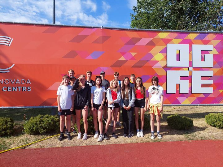 Dienvidkurzemes Sporta skolas vieglatlēti no Grobiņas, Kalētiem, Aizputes, Kazdangas 14.jūnijā devās uz Ogres atklātajām sacensībām vieglatlētikā U16 vecuma grupai