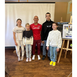 15.septembrī Kazdangas bibliotēkā norisinājās lekcija, kurā maratonists un kluba “Matisons Runner’s Club” dibinātājs Aigars Matisons dalījās savā profesionālajā maratonu skriešanas pieredzē. 