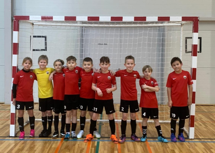 Sporta skolas Nīcas futbolisti svētdien Talsos piedalījās Kurzemes čempionātā futbolā telpās U-10 vecumu grupā