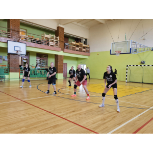 Noslēdzies Dienvidkurzemes MIX volejbola čempionāts – draudzīgs un sportisks noskaņojums 11 komandām