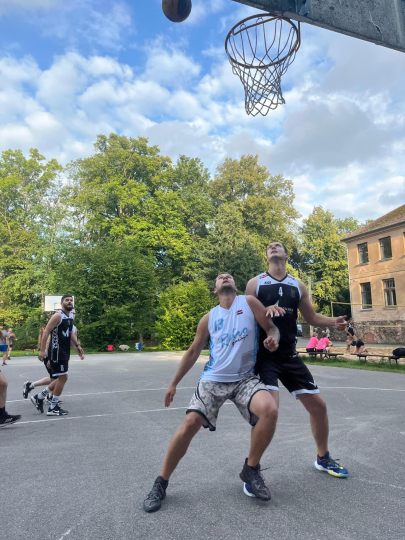 Dienvidkurzemes novadā notiks 3x3 ielu basketbola sacensību sērija – aicināti visi sporta entuziasti!