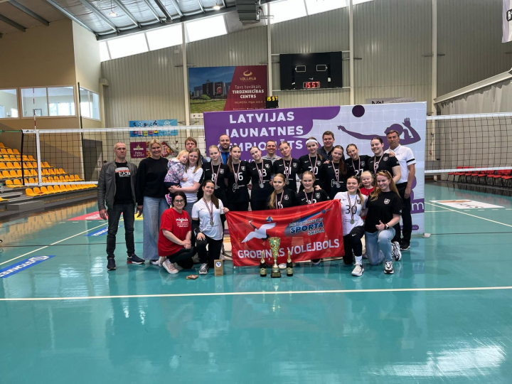 U-15 volejbolistes noslēdz sezonu ar izcīnītu vicečempiona titulu