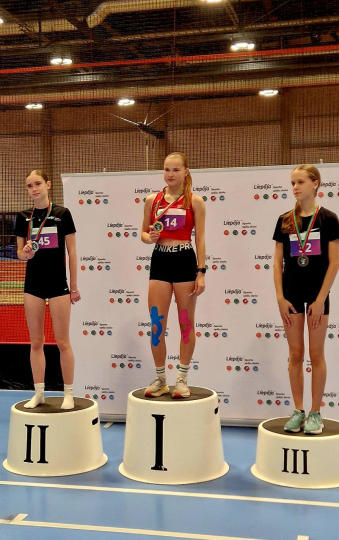 Vieglatlēti ļoti veiksmīgi uzsākuši jauno ziemas sezonu