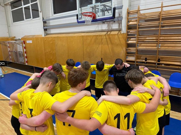 Florbola sezona turpinās ar uzvarām