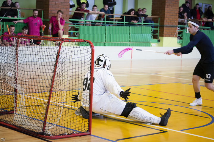 Durbē aizvadīts aizraujošs florbola 4x4 turnīrs