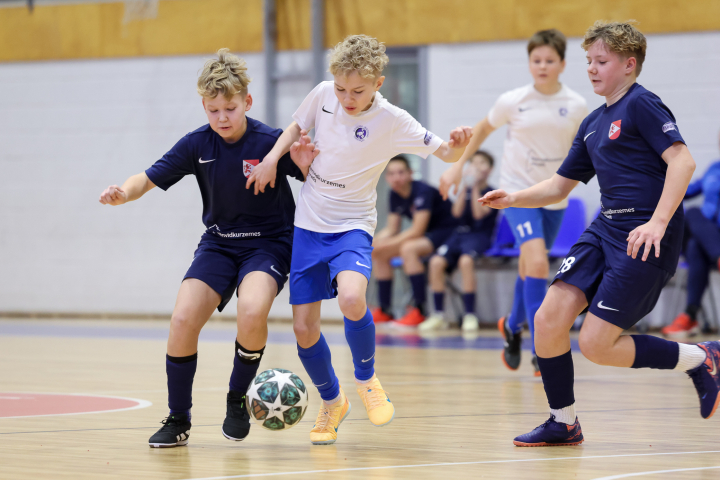 Dienvidkurzemes Sporta skolas komandas aizvadījušas veiksmīgu ziemas sezonu telpu futbolā