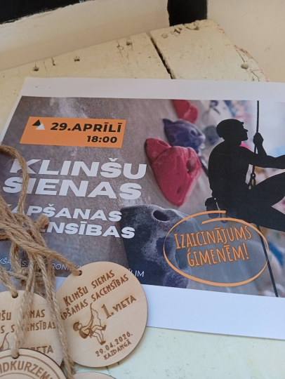 Kazdangā aizvadītas klinšu sienas kāpšanas sacensības