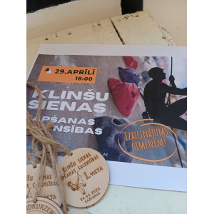 Kazdangā aizvadītas klinšu sienas kāpšanas sacensības