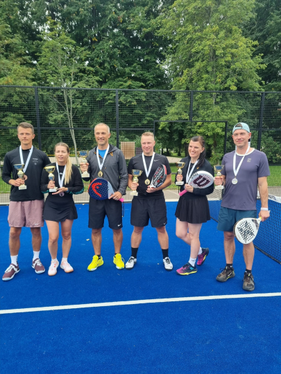 Pāvilostā noskaidroti Atklātā čempionāta tenisā un padel tenisā uzvarētāji