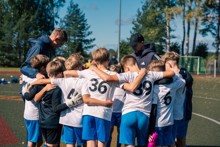 Divas DKSS komandas Latvijas četru labāko komandu vidū — veiksmīgs Dienvidkurzemes futbolistu starts Reģionu kausā!
