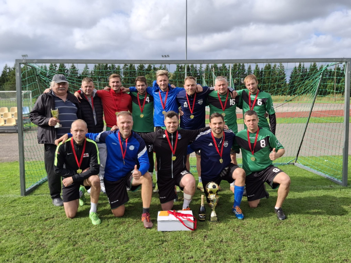 Veterāni triumfē Dienvidkurzemes novada 7x7 minifutbola čempionātā